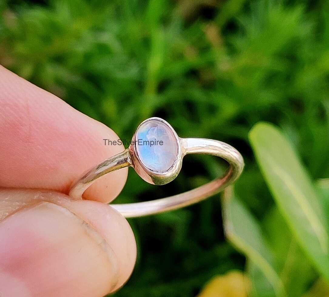 Natürlicher Regenbogen Mondstein Ring - 925 Sterling Silber Juni Geburtsstein Frauen Handgemacht Stapelbar Zierlicher Geschenke von TheSilverEmpire