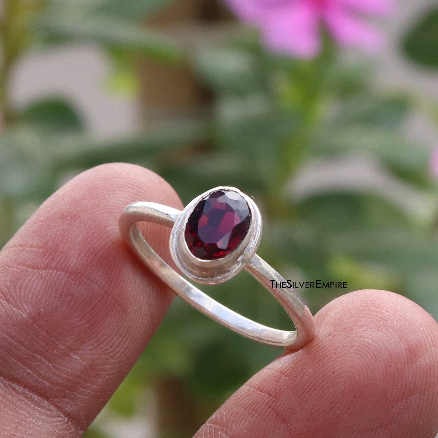 Natürlicher Roter Granat Ring - 925 Sterling Silber Januar Geburtsstein Handgemacht Schmuck Oval Einfacher Frauen Geschenk Für Sie von TheSilverEmpire