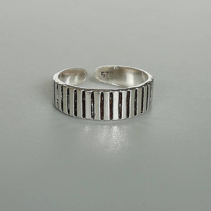 Sterling Silber Streifen Zehenring | Verstellbarer Körperschmuck Aus Boho Zehenband Midi Fußfetisch Tssa von TheSilverGame