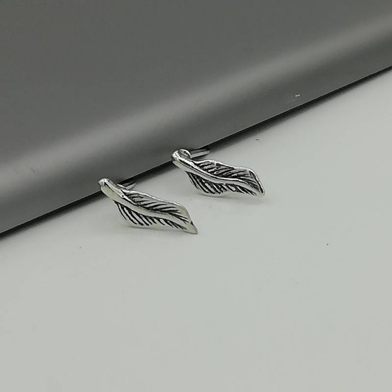 Blatt Ohrstecker | Ohrringe Silber Winzige Nieten Kleine Mädchen Schlichte Silberschmuck Sterlingsilber E160 von TheSilverGame