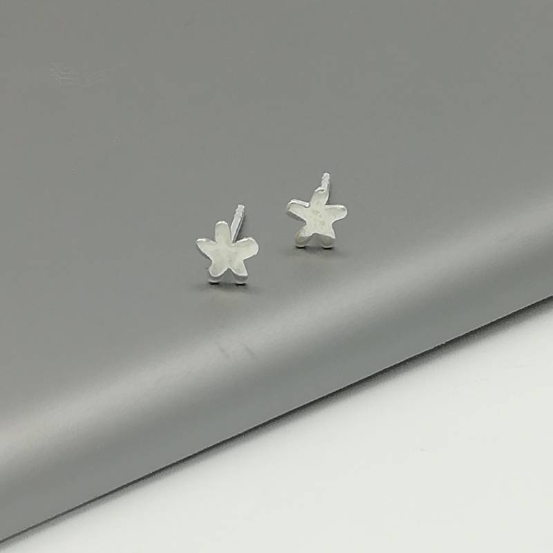 Blumen Ohrstecker | Winzige Nieten Zarte Ohrringe Silberschmuck Sterling Silber Kleine E155 von TheSilverGame