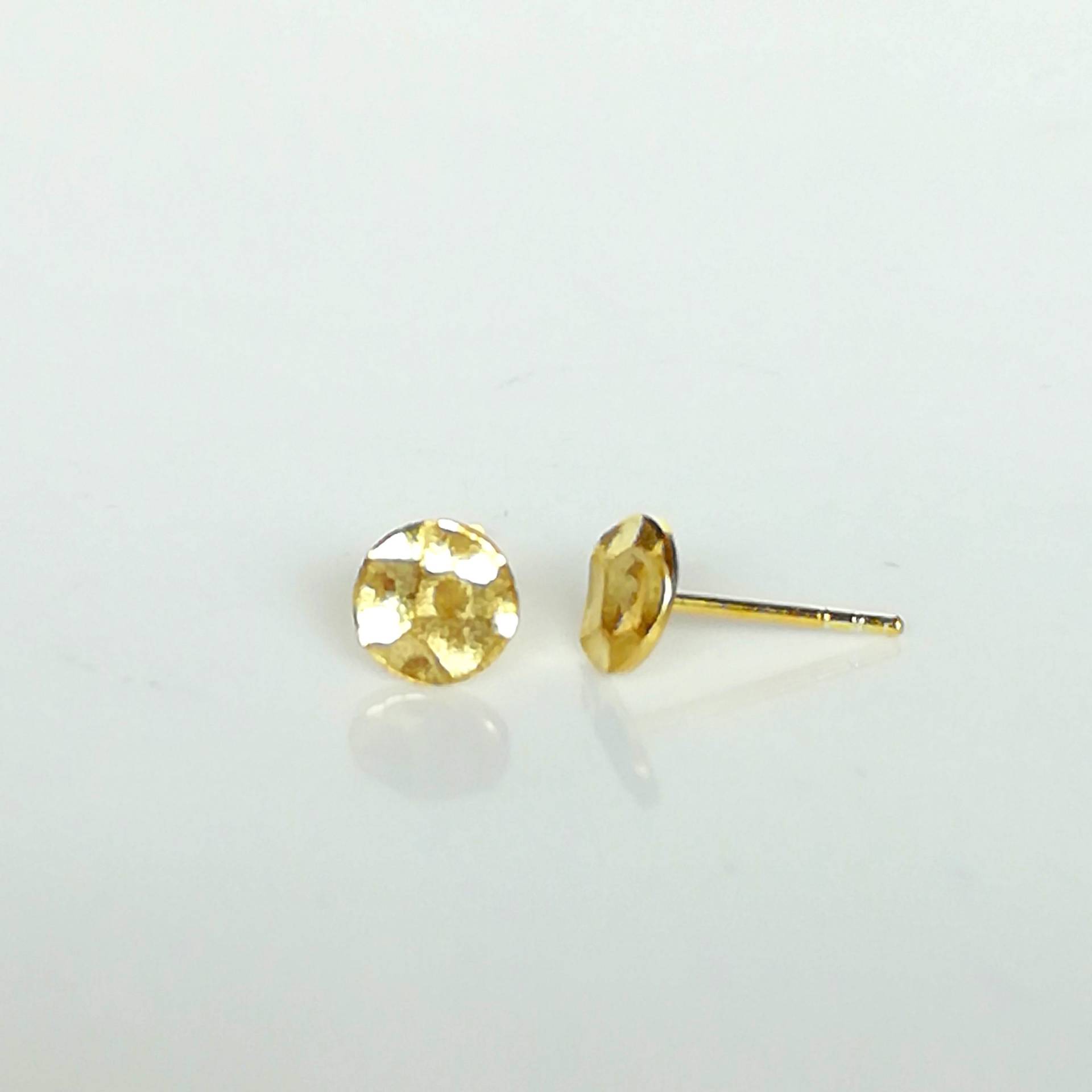 Gold Ohrstecker | Punkt Gehämmerte Runde Silberschmuck Silber Zubehör Goldfarbige Unisex E27G von TheSilverGame