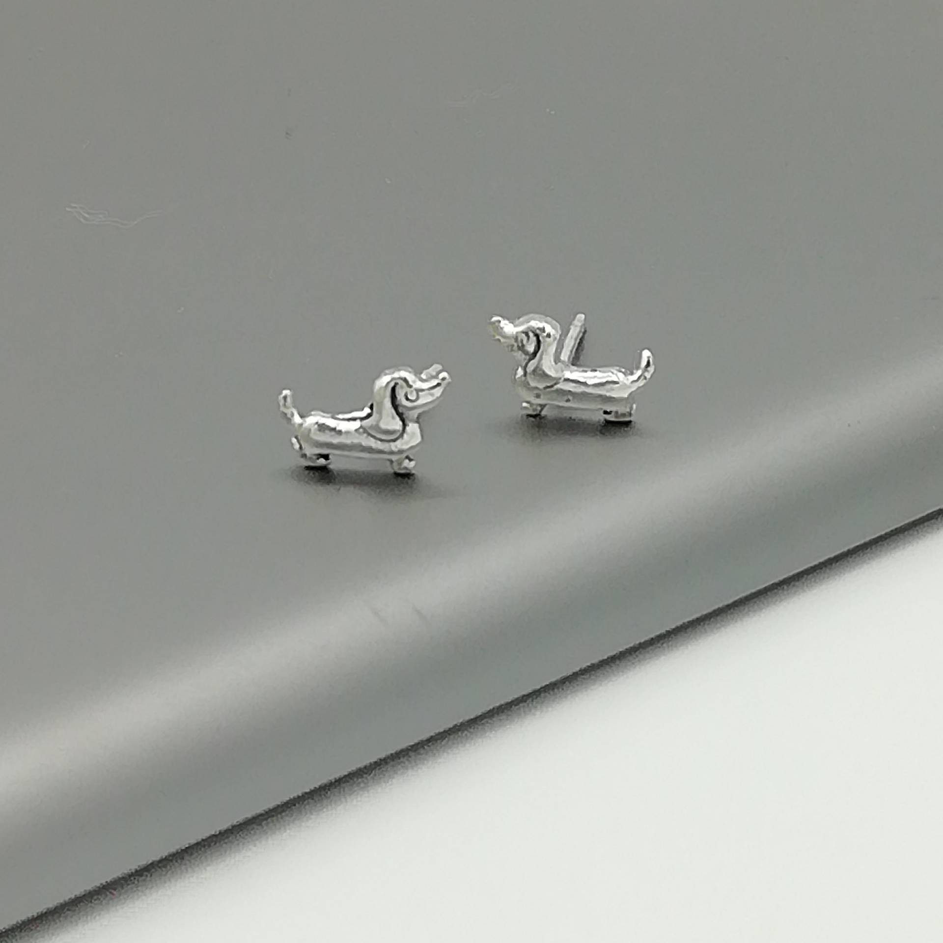 Hund Ohrringe | Weiner Ohrstecker Zarte Nieten Schmuck Für Hundeliebhaber Silberschmuck Sterling Silber Winzige E147 von TheSilverGame