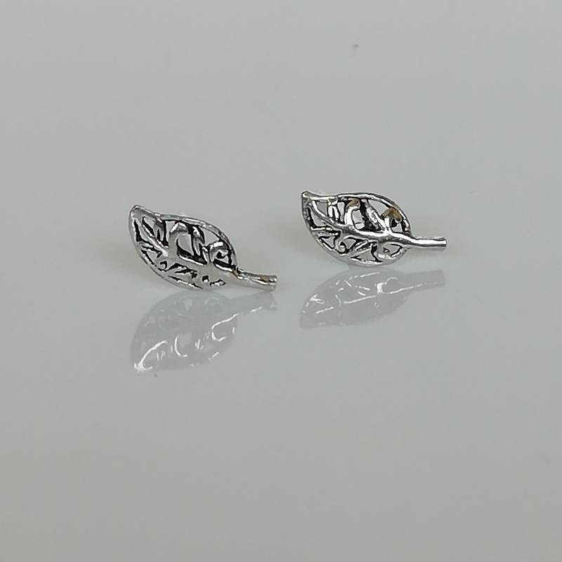 Kleine Blattohrstecker | Ohrringe Silber Blatt Ohrstecker Silberschmuck Minimalist Kleines Mädchen Zarte Nieten E211 von TheSilverGame