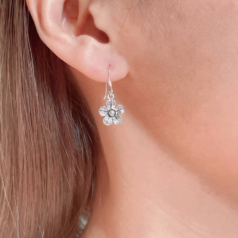 Kleine Blumen Ohrringe | Sterling Silber Anhänger Hübsche Silberne Silberschmuck Brautjungfern Schmuck E309 von TheSilverGame