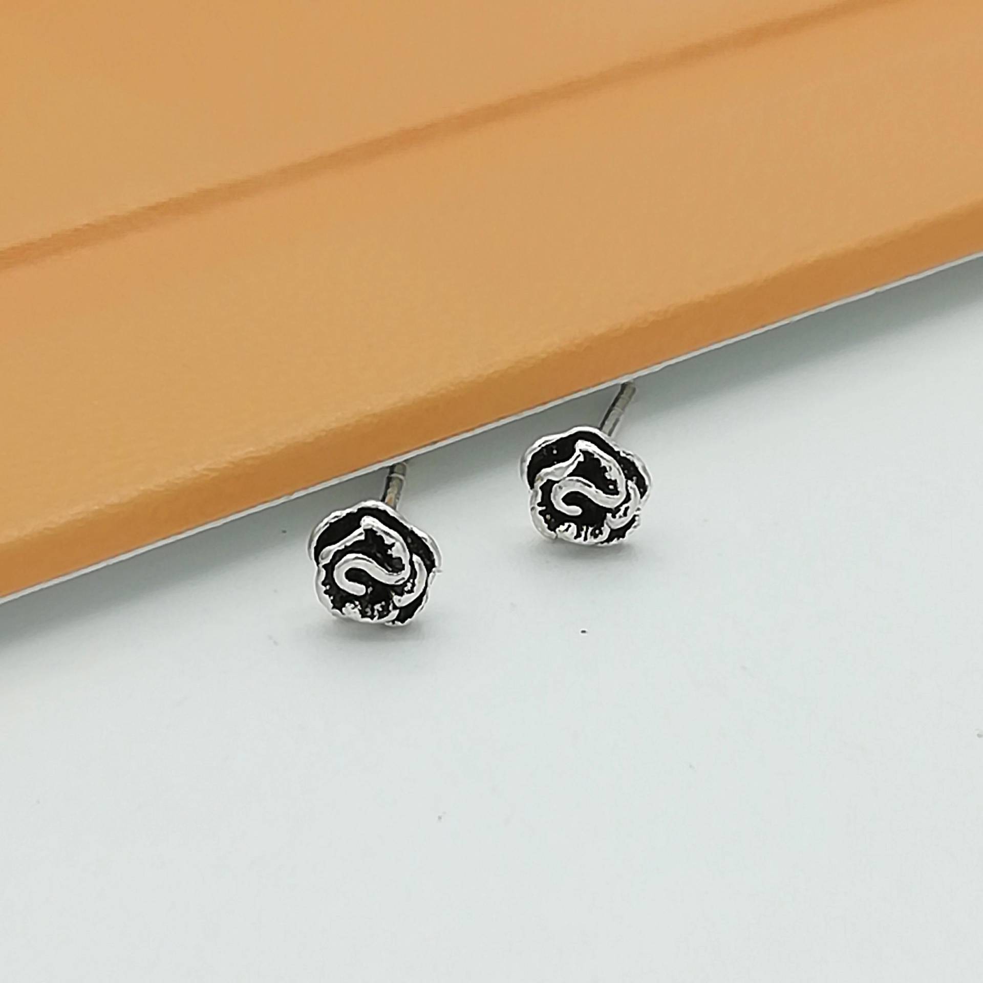 Rosen Ohrstecker Aus Sterling Silber | Winziger Blumenstecker Zarte Nieten Blumen Ohrringe Silberschmuck Kleine E33 von TheSilverGame