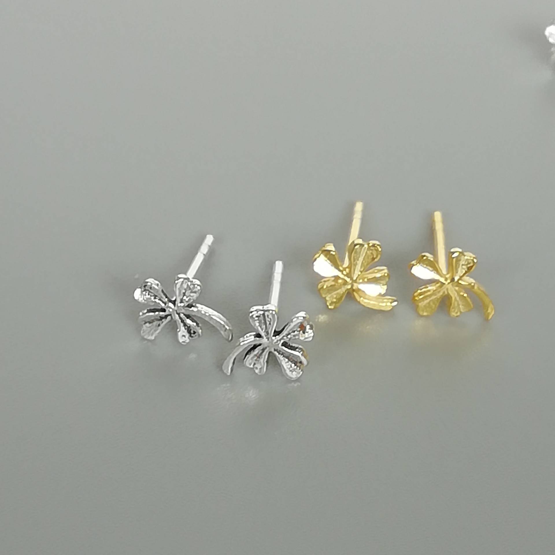 Set Gold Und Silber Vierblättriges Kleeblatt Ohrringe | Sterling Silber Glücksklee Zarte Ohrstecker E423Gs von TheSilverGame