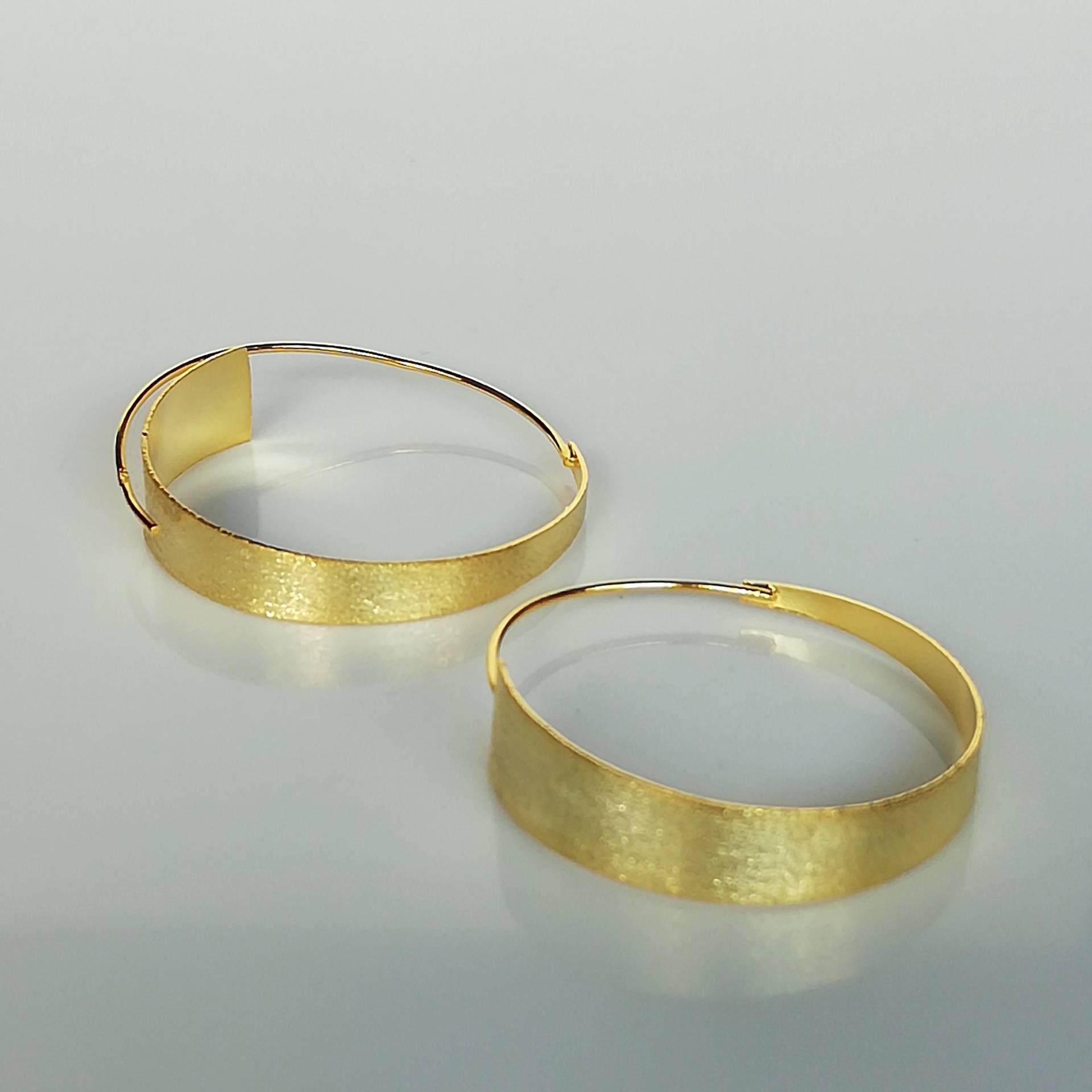 Spiral Gold Creolen | Boho Moderne Ohrhaken Silberschmuck Gold Geschenke Für Sie E107 von TheSilverGame