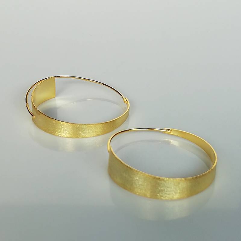 Spiral Gold Creolen | Boho Moderne Ohrhaken Silberschmuck Gold Geschenke Für Sie E107 von TheSilverGame