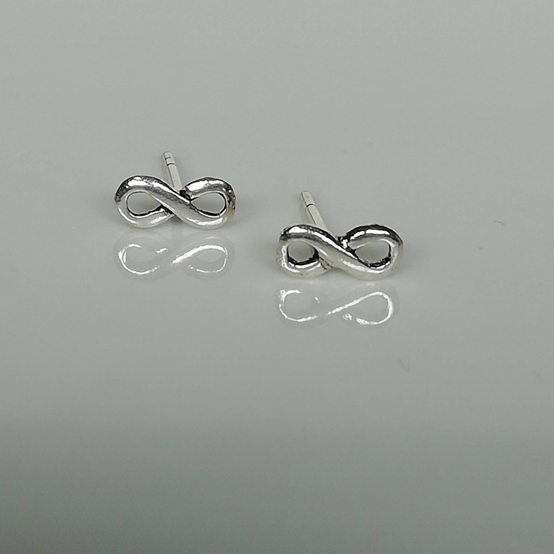 Unendlichkeitsstecker Silber | Unendlichkeit Ohrringe Acht Geformte Nieten Silberschmuck Schlichte Ohrstecker E188 von TheSilverGame