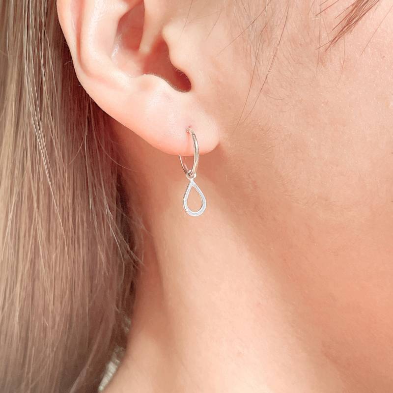 sterling Silber Träne Tropfen Charme Hoop | 12 Mm Reifen Ovale Charme-Creolen Silberohrringe Boho Schmuck Charm Ohrreifen E341 von TheSilverGame