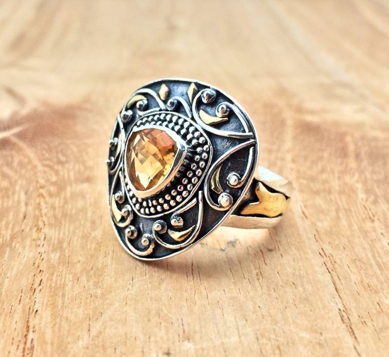 Oxidierter Sterling Silber Citrin Ring Im Gemusterten Design, Grösse 57 von TheSilverWorkshop