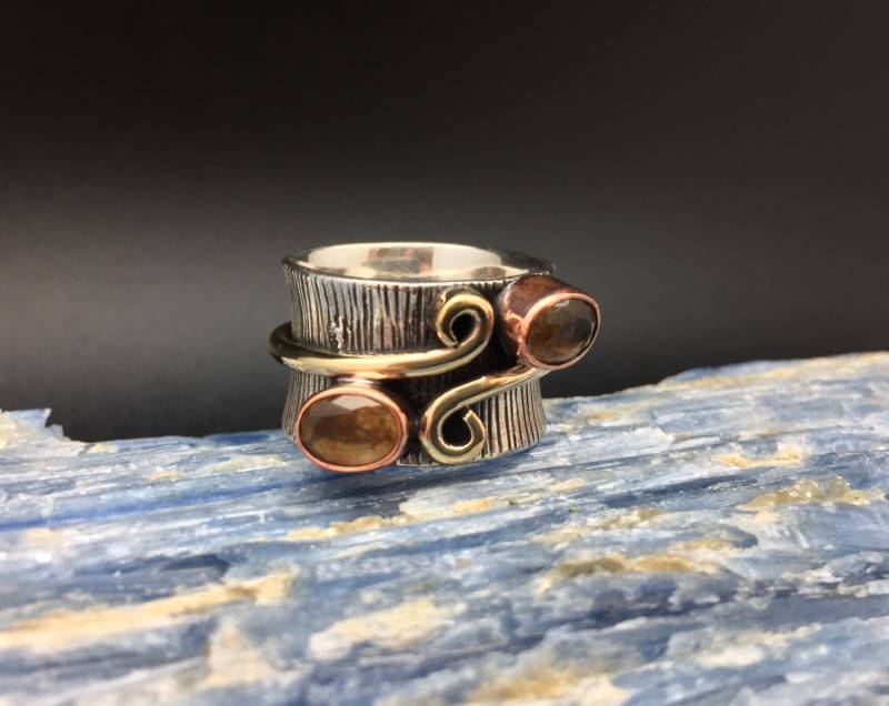 Citrin Sterling Silber Ring Oxidiertes Geätztes Band, Rose Gold Akzent von TheSilverWorkshop