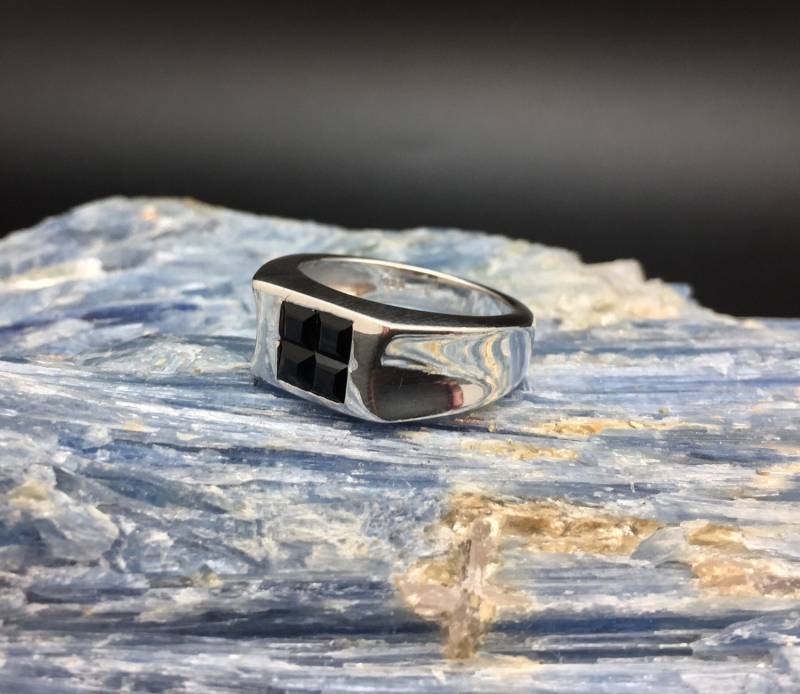 Dunkler Iolith Ring // 925 Sterling Silber 4-Stein-Matrix-Fassung Size 6 von TheSilverWorkshop