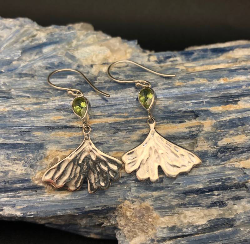 Gingko Blatt Peridot Ohrringe Sterling Silber Ohrringe von TheSilverWorkshop