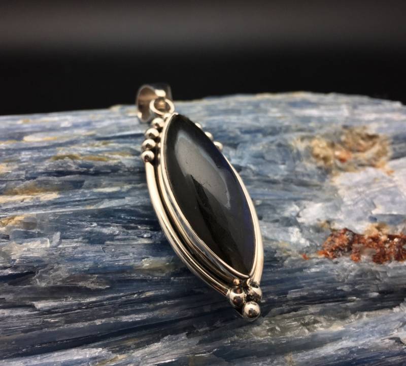 sterling Silber Labradorit Anhänger Perlen Oval Setting von TheSilverWorkshop
