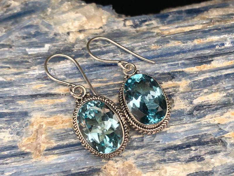 Oxidierte Sterling Silber Blautopas Ohrringe - Oval Seil Setting von TheSilverWorkshop