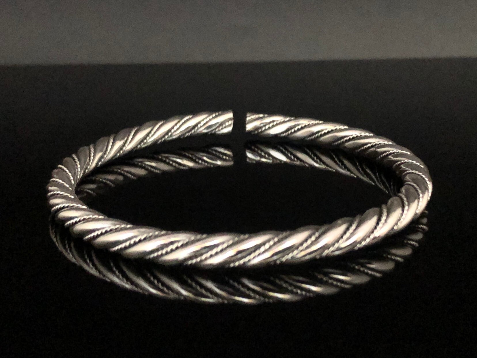 Oxidierte Sterling Silber Twisted Armreif - Draht Gewickelt von TheSilverWorkshop