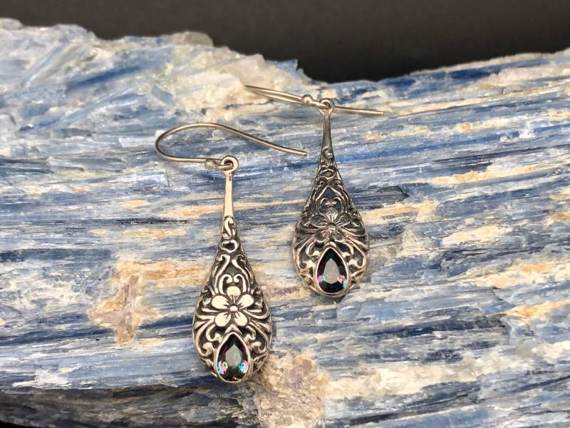 Plumeria Mystic Topas Ohrringe Oxidiertes Sterling Silber Im Bali Stil von TheSilverWorkshop