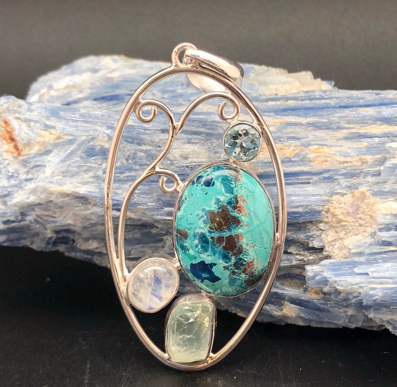Shattuckit Blautopas Mondstein Und Aquamarin Anhänger // Multistein Sterling Silber von TheSilverWorkshop