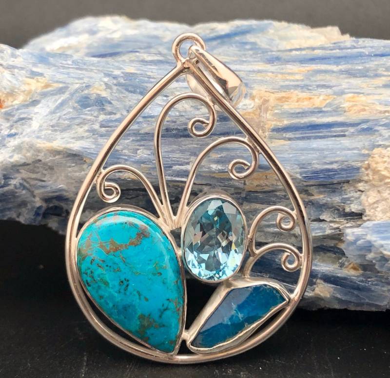 Shattuckit Blautopas Sterlingsilber Anhänger - Multi Stein von TheSilverWorkshop