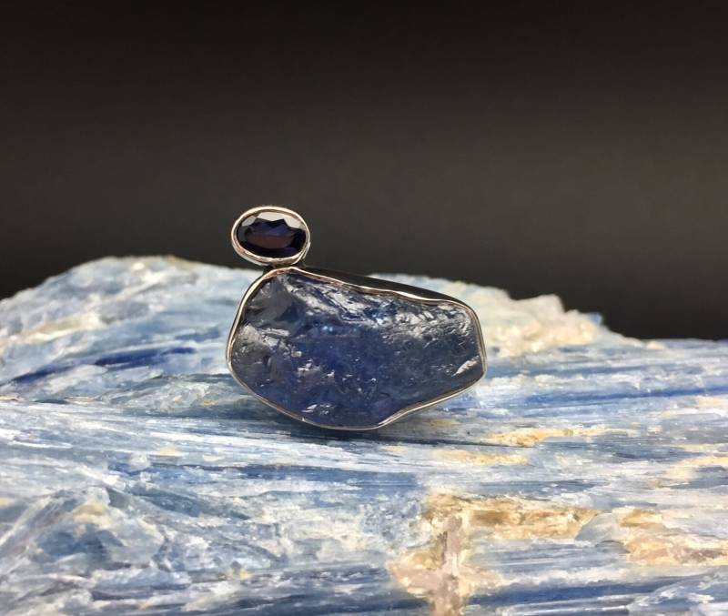 Tansanit Iolith Ring // Aus Sterling Silber Multi-Stein Fassung Size 8 von TheSilverWorkshop