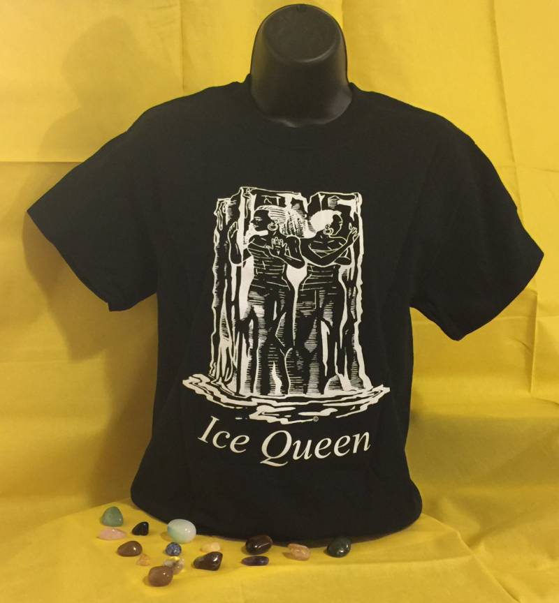 Ice Queen T-Shirt von TheSisterGroup