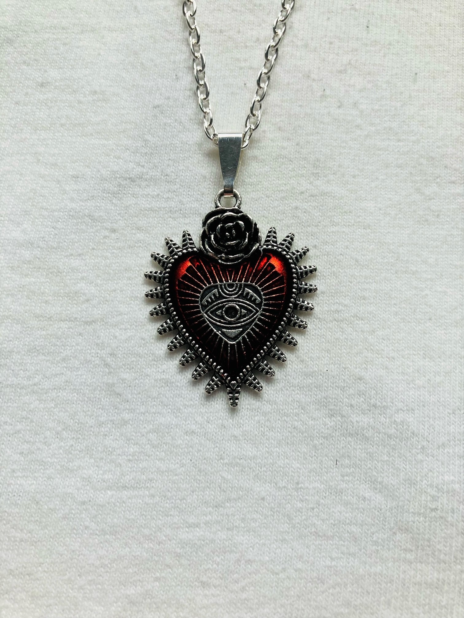 Evil Eye Style Herz Silber Halskette | Emo Goth Cool Fashion Rock Tattoo Kantig Evil Eye Style Herz Silber Halskette | Emo Goth Cool Fashion Rock Tattoo Kantig von TheSlimeGang