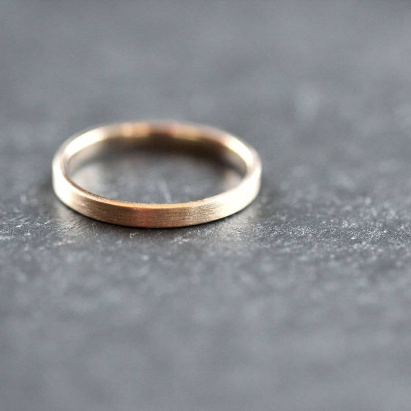 10K Gelbgold Ehering 2 Mm Gebürsteter Stapelring von TheSlyFox