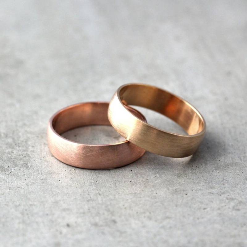 Breites 14K Gold Ehering Set 6 Mm Ringe Aus Recyceltem Gebürstet von TheSlyFox