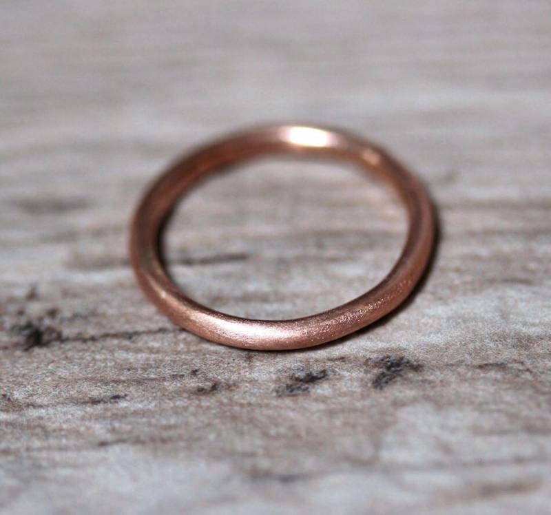 Dünner 14K Rose Gold Ehering 2 Mm Recycelter Ring von TheSlyFox