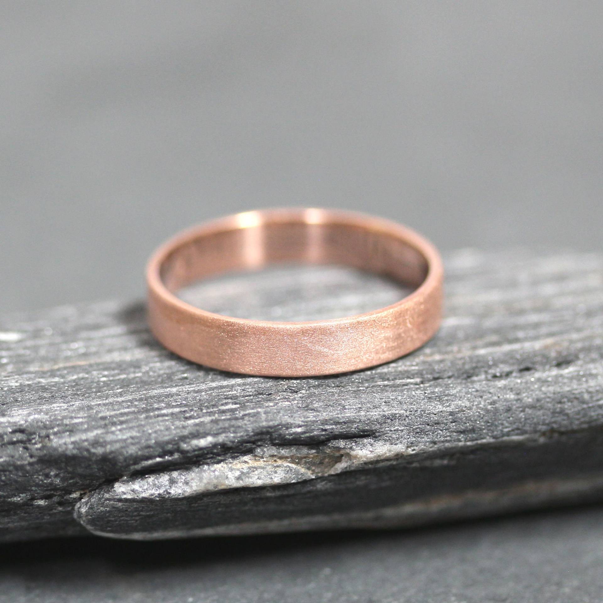 Ehering Aus Recyceltem 10K Roségold 4 Mm Gebürsteter Flachring von TheSlyFox