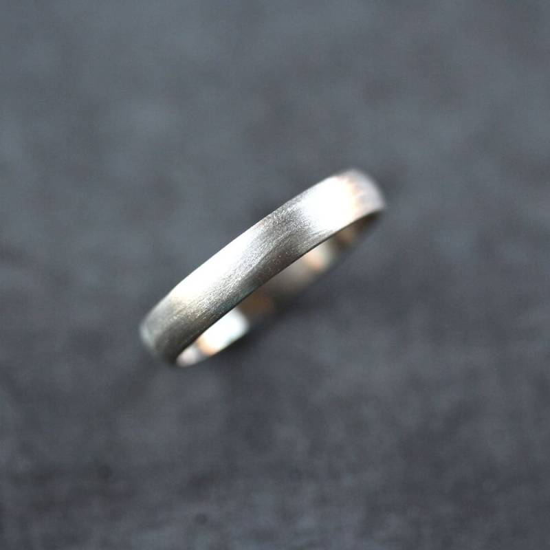 Gebürsteter 14K Palladium-Weißgold-Ehering - 4 Mm Recyclingring Mit Niedriger Kuppel von TheSlyFox