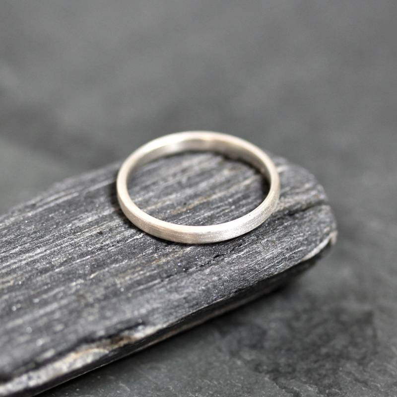 Gebürsteter Recycled Sterling Silber Ring 2 Mm Dünne Minimalist Band von TheSlyFox
