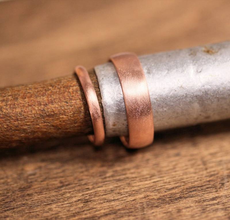 Gebürstetes Rosegold Eheringe Set Recycelte 14K Low Dome Ringe von TheSlyFox