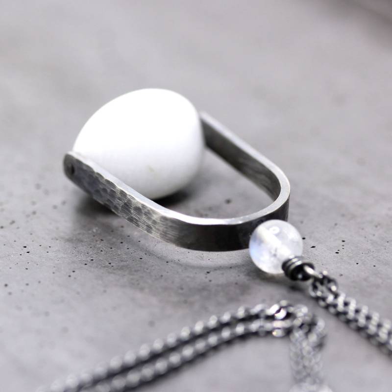 Oxidierte Sterling Silber Carrera Marmor Kette Mit Regenbogen Mondstein von TheSlyFox