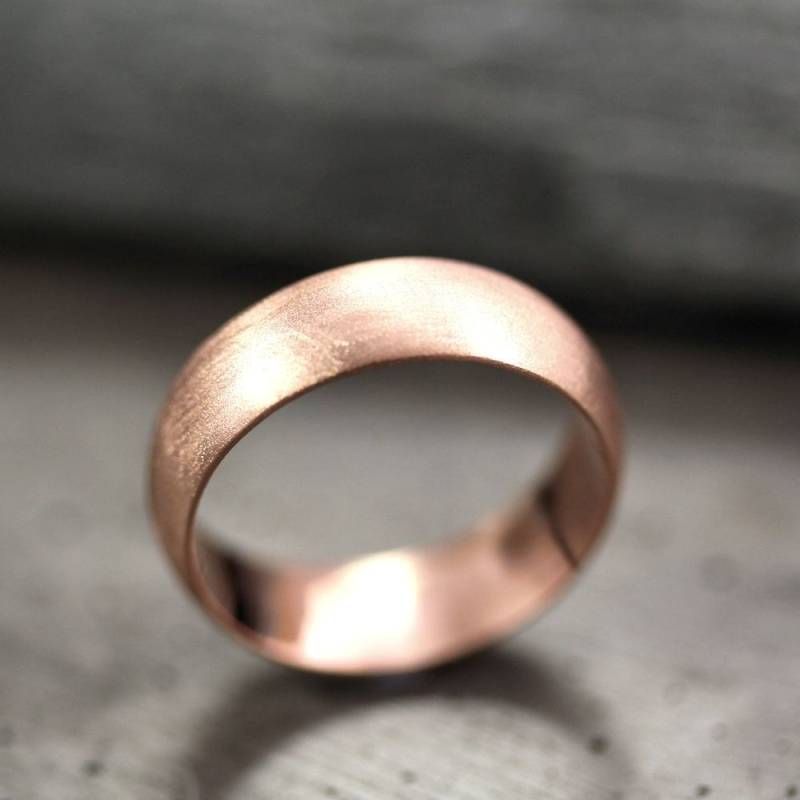 Recycled Rose Gold Herren Ehering Gebürstet von TheSlyFox