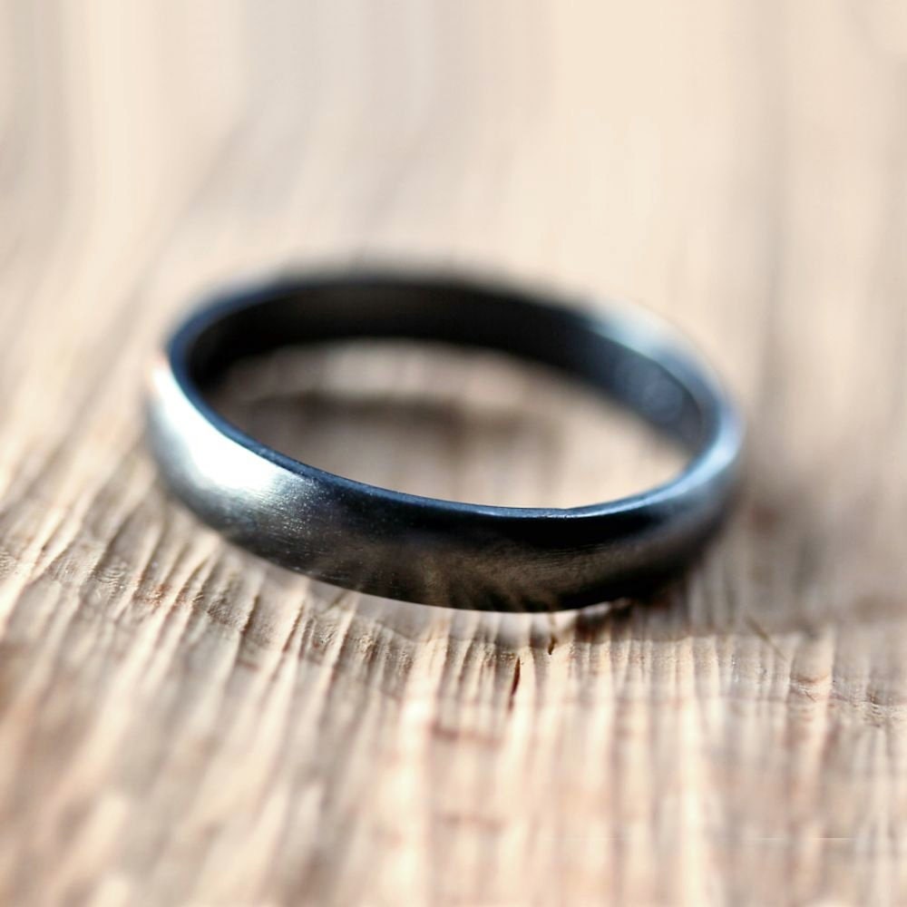 Schwarz Silber Hochzeitsband, Gebürstet Herren Oder Damen Unisex 4mm Flache Kuppel Recycling Argentium Sterling Oxidiert Ring - Auf Bestellung von TheSlyFox