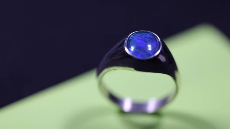 Ein Siegelring Aus Sterlingsilber, Handgemacht, Mit Einem Opaltriplette-Edelstein Ein Siegelring Aus Sterlingsilber, Handgemacht, Mit Einem Opaltriplette-Edelstein von TheSmallBench