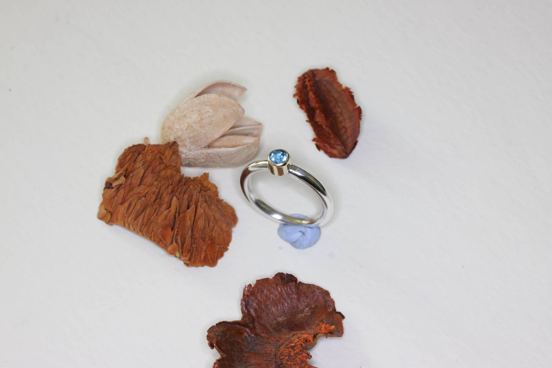 Handgemachter Blautopas-Ring 925Er Silber & 930Er Gold Handgemachter Blautopas-Ring 925Er Silber & 930Er Gold von TheSmallBench