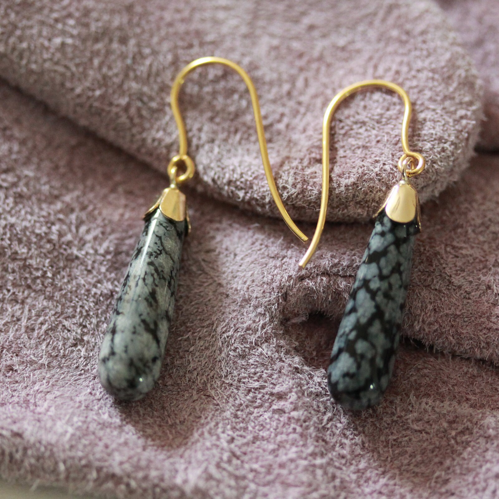 Uk Made Solid 9 Karat Gold Schwarz Und Weiß Obsidian, Tropfen Ohrringe Uk Made Solid 9 Karat Gold Schwarz Und Weiß Obsidian, Tropfen Ohrringe von TheSmallBench