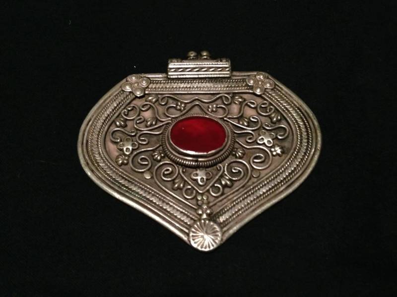 Selten Schöne Turkoman Vergoldet Dorsalen Anhänger Selten Schöne Turkoman Vergoldet Dorsalen Anhänger von TheSojournCollection