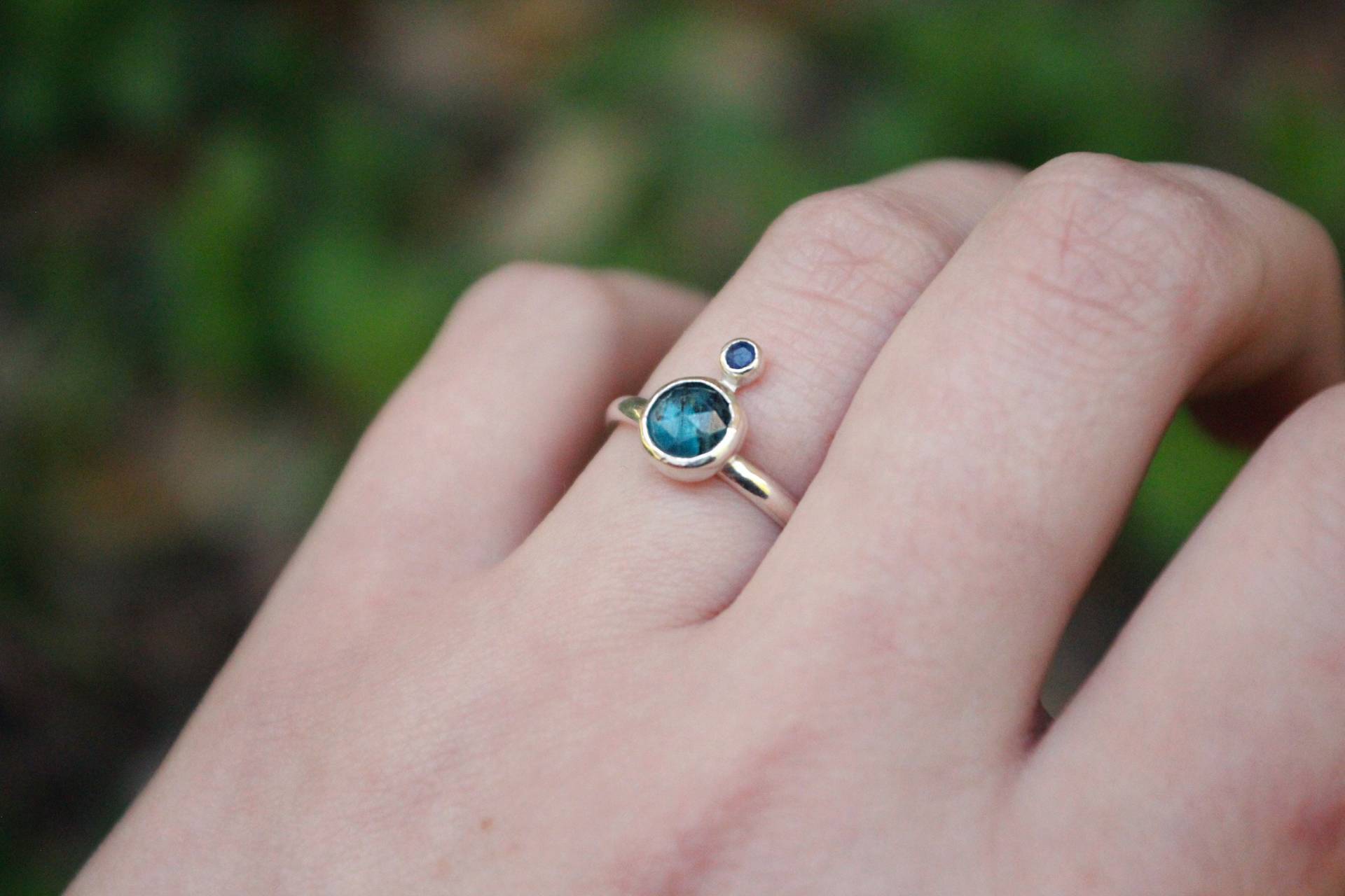 Moos Kyanit Und Saphir Ring Aus Sterling Silber Moos Kyanit Und Saphir Ring Aus Sterling Silber von TheSpeckledLoon