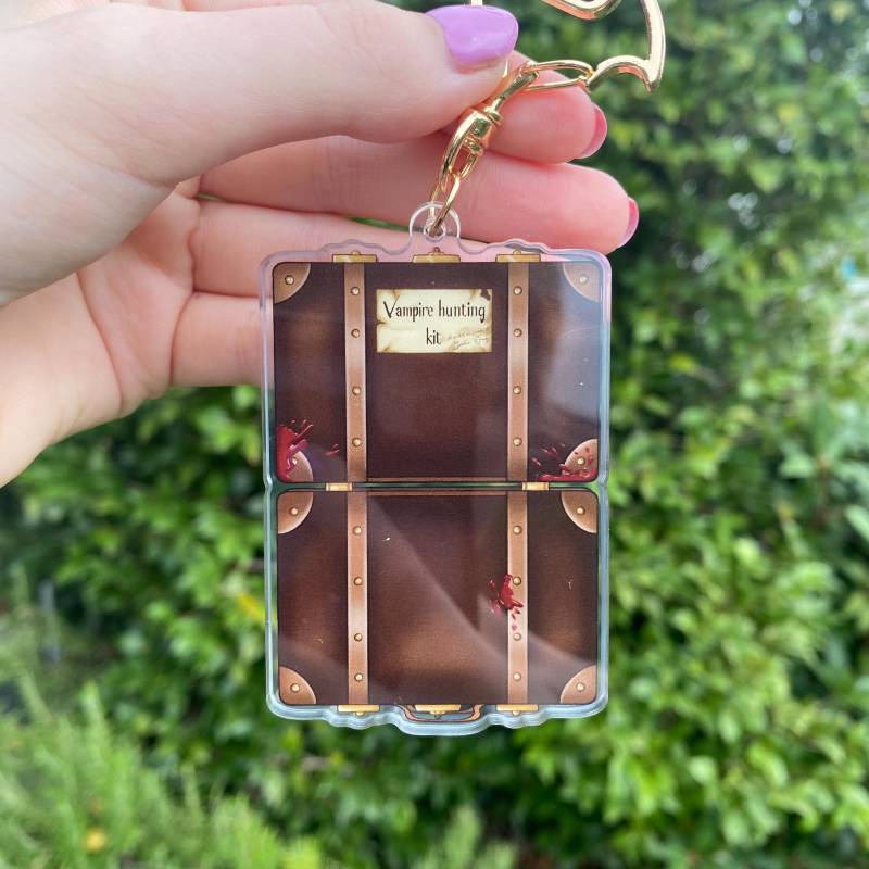 Vampire Hunter Kit Shaker Schlüsselanhänger - Gothic Acryl Anhänger Miniatur Fantasy Accessoire Gruseliges Halloween Geschenk von TheSpiderWebzArt