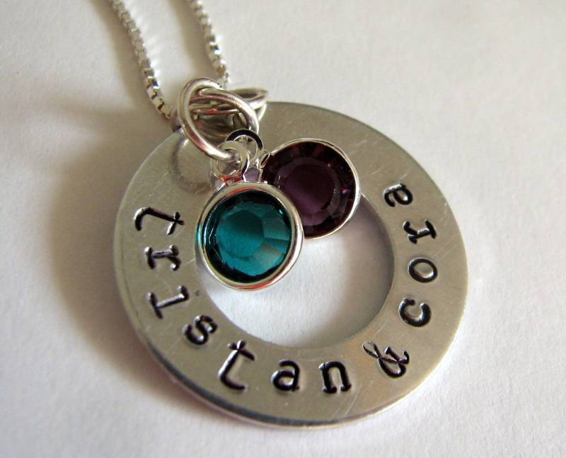 Personalisierte Halskette Handgestempelter Name Aus Aluminium Und Geburtssteinkette von TheStampingGrounds