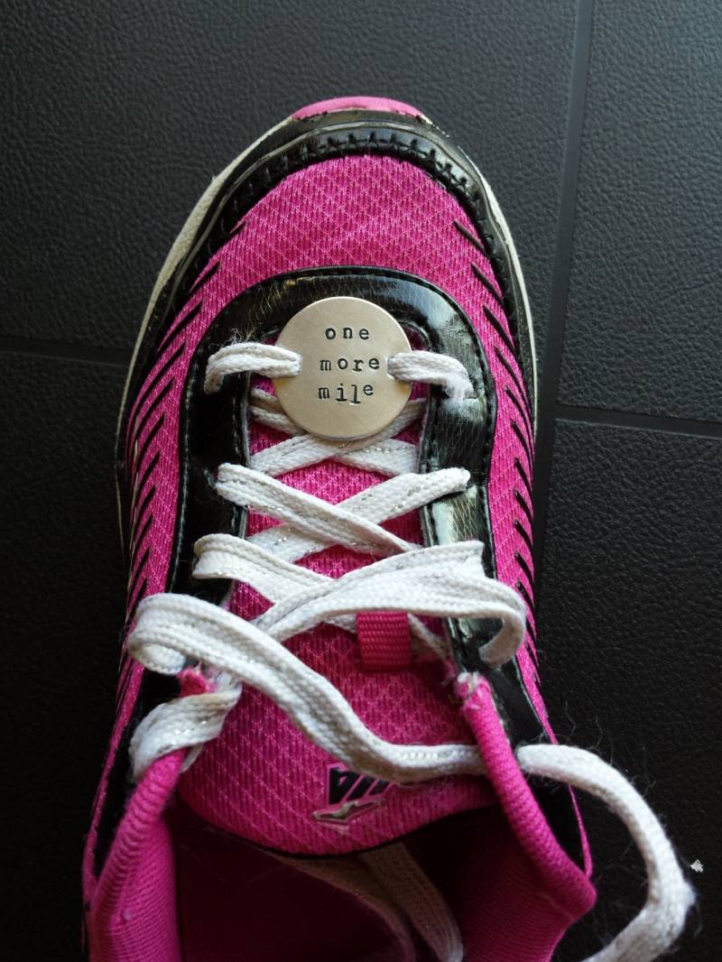 Personalisierte Schuhanhänger Handgestempelte, Personalisierte Schuhanhänger Aus Aluminium Personalisierte Schuhanhänger Handgestempelte, Personalisierte Schuhanhänger Aus Aluminium von TheStampingGrounds