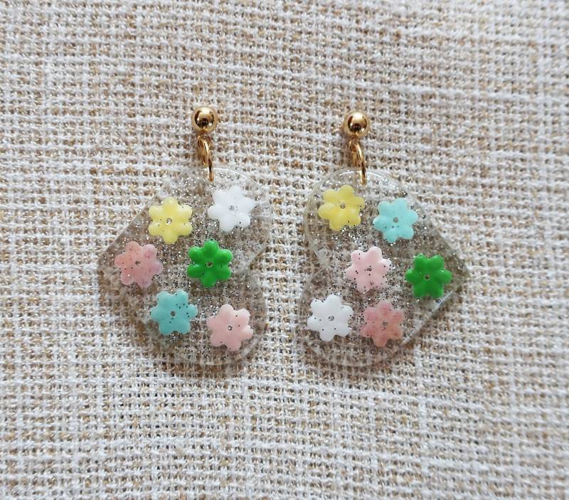 Harz Herz Und Blume Ohrringe, Transparente Glitzer Statement Ohrringe von TheStarliteMotel