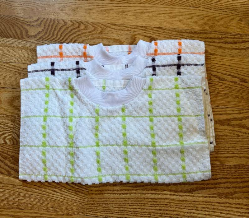 3 Handtuch Lätzchen - Restposten Weiß Mit Streifen Solange Der Vorrat Reicht | PreisKleinkind & Baby von TheStitchedTulip