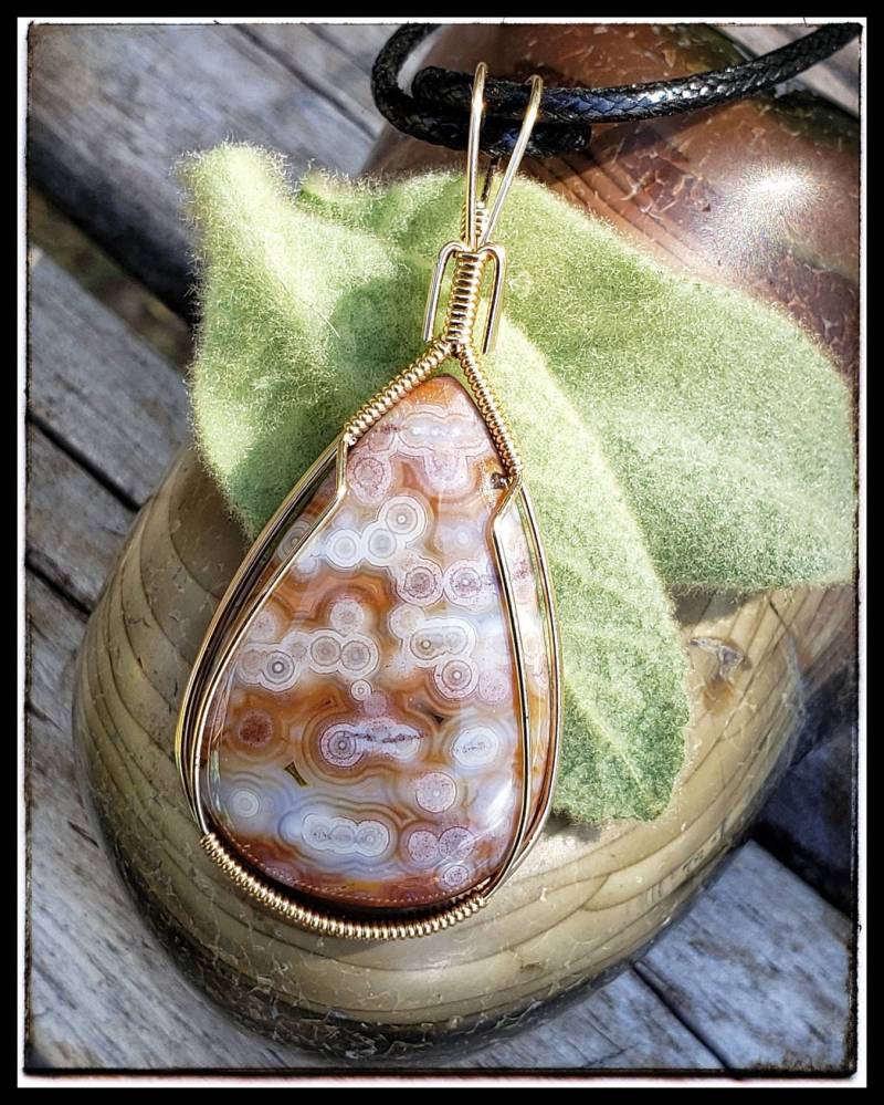 Ozean Jaspis Anhänger ~Boy-Yent~ Handgewickelt in 14/20 Gold Fill Wire Mit Einer 22" Schwarzen Kordelkette. Meerjungfrau Seemann Zen Amulett von TheStoneTraveller