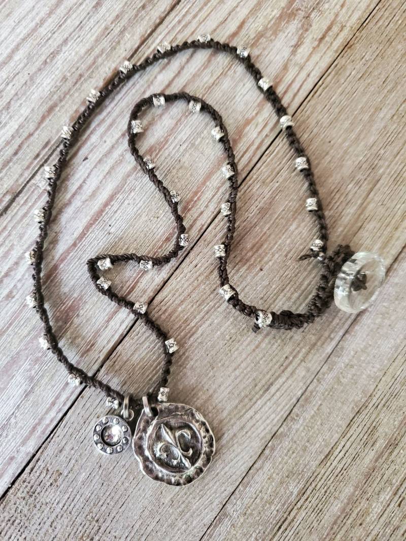 Boho Häkeln Fleur De Lis Halskette Boho Häkeln Fleur De Lis Halskette von TheStonedCow